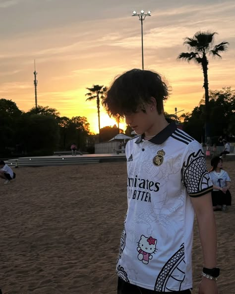 Hello Kitty Madrid Jerseys For The 🥇 #hellokitty #hellokittycore #hellokittyaddict #hellokittylovers #soccer #realmadrid #hellokittycollection Hello Kitty Jersey, Real Madrid Jersey Outfit, Soccer Jersey Outfit, Diy Jersey, Jersey Aesthetic, Hello Kitty T Shirt, Jersey Tshirt, Hello Kitty Coloring, Jersey Outfit