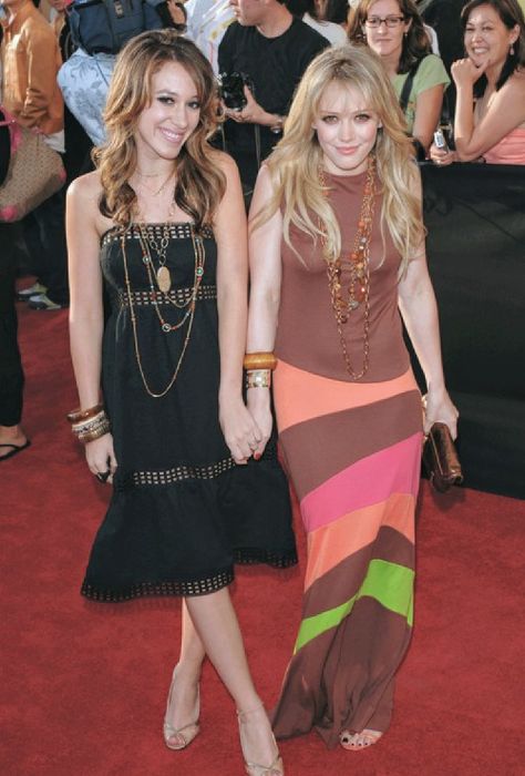 Hayley Duff, Hilary Duff Style, Jojo Levesque, 2000s Girl, Adrienne Bailon, Outfits 2000s, Hillary Duff, 2000s Style, Lizzie Mcguire