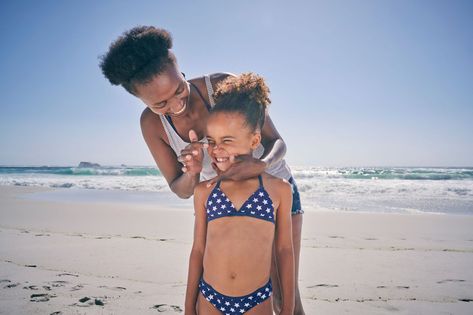 How To Tell If Your Sunscreen Is Expired Physical Sunscreen, Kids Sunscreen, Best Sunscreens, Body Sunscreen, Best Fragrances, Mineral Sunscreen, Broad Spectrum Sunscreen, Spf Sunscreen, Summer Kids