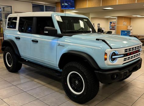 Ford Bronco Limited Heritage Edition 4-Door Bronco Car Interior, Retro Ford Bronco, Bronco Light Blue, Bronco Wrap Ideas, Ford Bronco Heritage Edition, Bronco Ford Aesthetic, Light Blue Bronco, Baby Blue Ford Bronco, Baby Blue Bronco