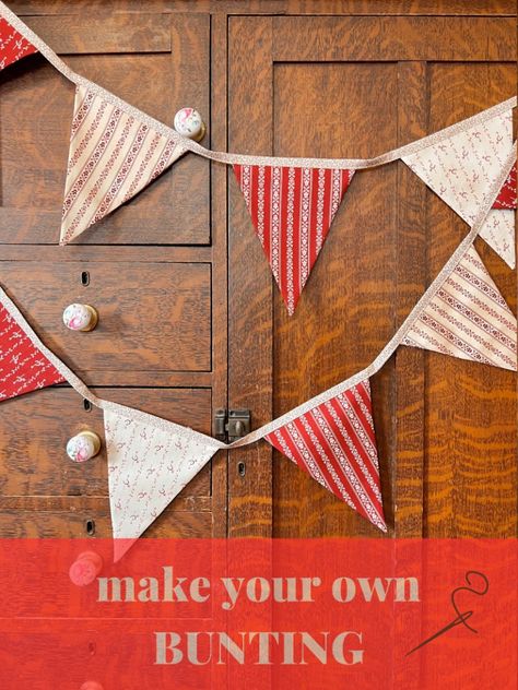 DIY Bunting   |  SIY Blog Christmas Bunting Diy, Diy Fabric Banner, Diy Fabric Bunting, Sew Bunting, Diy Bunting, Bunting Pattern, Make Bunting, Bunting Diy, Bunting Flag