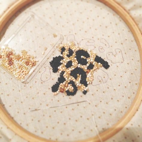 Beaded Leopard Print, Cheetah Print Embroidery, Leopard Embroidery Design, Leopard Print Embroidery, Animal Print Embroidery, Leopard Embroidery, Frida Art, Embroidery Lessons, Hand Beaded Embroidery