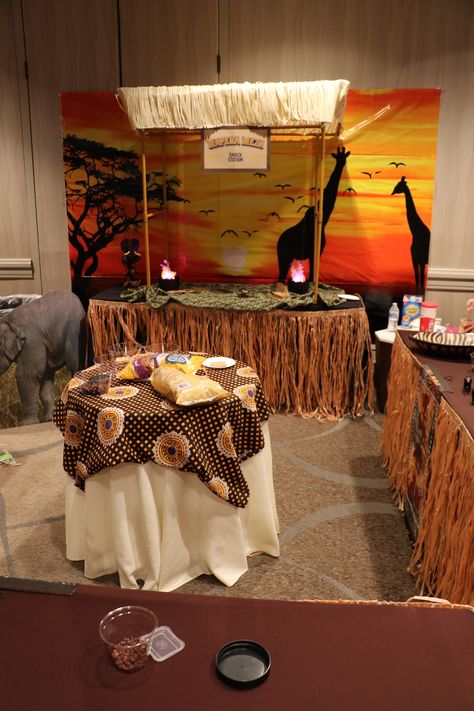 African Decor Ideas Party, African Safari Decorations, African Party Decor, Survivor Party Ideas, Christmas In Africa, Africa Theme Party, Africa Party, Kingdom Vbs, Africa Tribes