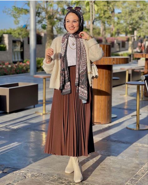 Hijabi Yoga Outfit, Modest Outfits Muslim, Outfits Muslim, Modest Girly Outfits, Stylish Outfits Casual, Hijabista Fashion, Modest Casual Outfits, Hijab Look, Streetstyle Outfit