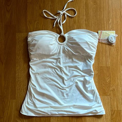 Padded, Pads Not Removable. Comes With Straps. Gold Hardware. Small Pink Stain(Pictured). Beach Vacation Fits, White Tankini Swimsuit, Cute Tankinis, Tankini Aesthetic, White Tankini, Trashy Outfits, Mermaid Top, 2000s Clothes, Tankini Swimsuit