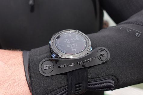 As a dive computer, the Garmin Descent Mk2i performs better and has more features. But could the Apple Ultra be the Garmin killer? Dive Computers, Deep Diving, Pulse Oximeter, Diving Gear, Gps Tracking, Scuba Diver, Men Style Tips, Own Website, Scuba Diving