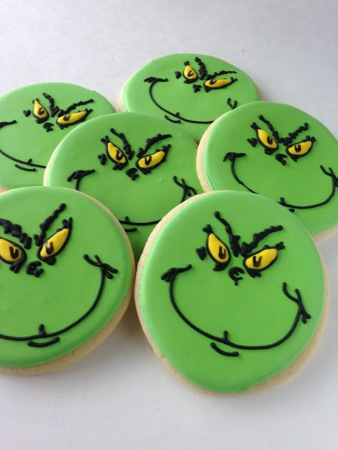 Grinch Sugar Cookies, Christmas Sugar Cookies Decorated, Grinch Cookies, Baking Techniques, Cute Christmas Cookies, Cutout Cookies, Grinch Party, Christmas Biscuits, Decorating Cookies