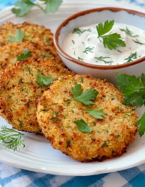 Salmon Patties with Dill Sauce Elegant Brunch, Chicago Deep Dish Pizza, Flaked Salmon, Salmon Patties Recipe, Pizza Muffins, Savory Muffins, Dill Sauce, Shrimp Recipes For Dinner, Salmon Cakes