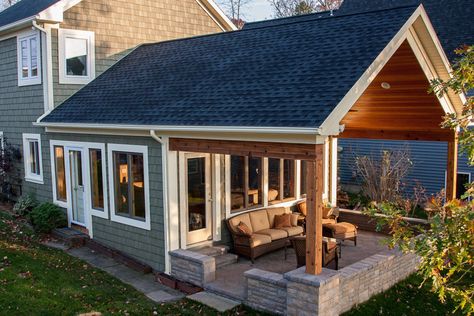 9 Home Addition Ideas to Boost Your Home's Value Small House Addition Ideas, Small House Additions, Bedroom Addition Ideas, Room Addition Plans, Great Room Addition, Front Porch Addition, Home Addition Plans, Family Room Addition, Sunroom Addition