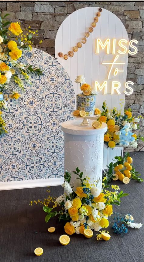 Lemon Birthday Decoration, Bridal Shower Yellow, Yellow Engagement Party, Blue Bridal Shower Decorations, Mediterranean Party, Italian Bridal Showers, Party Rental Ideas, Lemon Themed Party, Lemon Themed Bridal Shower