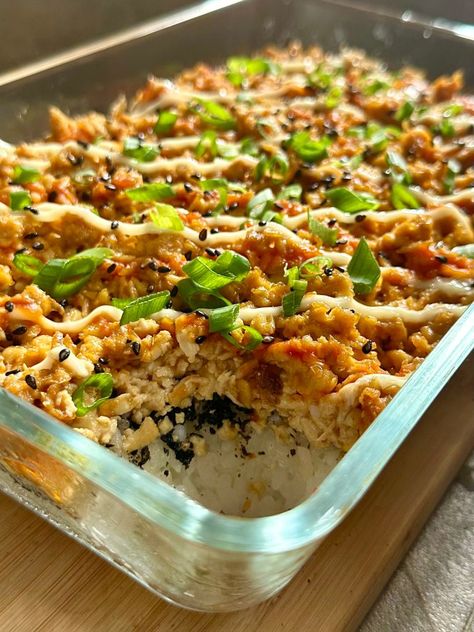 Easy Vegan Salmon Sushi Bake - Brown Girl Vegan Easy Sushi Bake, Salmon Sushi Bake, Vegan Salmon, Shredded Tofu, Tofu Sushi, Sushi Bake, Easy Sushi, Baked Rice, Vegan Sushi