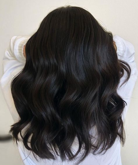 Dark Winter Hair Colors 2024 - 2025: 25 Trendy Ideas for Brunettes, Blondes & Balayage Highlights Dark Winter Hair, Black Hair With Lowlights, Trendy Balayage, Chocolate Brunette Hair, Dark Hair Color Ideas, Deep Black Hair, Dark Hair Color, Dark Chocolate Hair, Winter Hair Colors