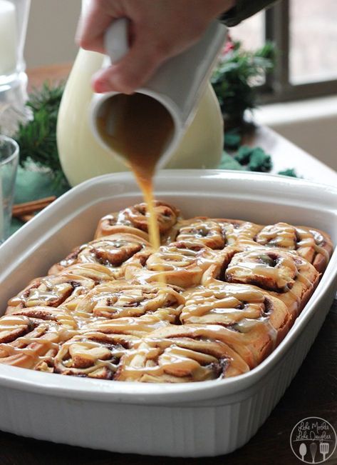 Connamon Rolls, Caramel Apple Kits, Caramel Apple Cinnamon Rolls, Crisp Recipes, Cinnamon Breakfast, Sweet Roll Recipe, Apple Cinnamon Rolls, Yeast Breads, Roll Recipes