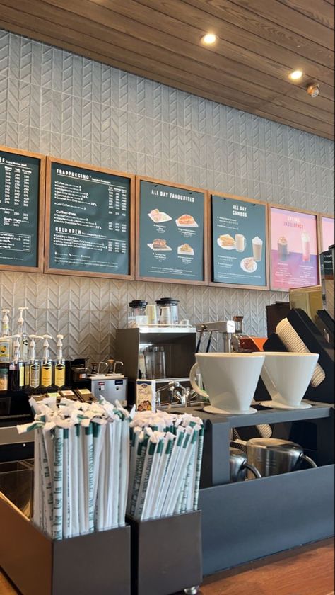 Starbucks Interior, Starbucks Pictures, Starbucks Shop, Starbucks Wallpaper, Instagram Food Pictures, Minimalist Wallpaper Phone, Cafe Display, Starbucks Barista, Food Park