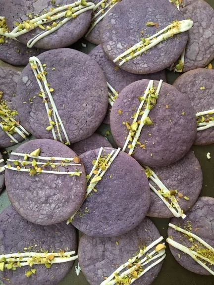 Ube Sugar Cookie Recipe, Ube Food, Ube Cupcakes, Ube Recipe, Ube Cookies, Ube Desserts, Matcha Cookies Recipe, Rainbow Foods, Sweet Potato Dessert