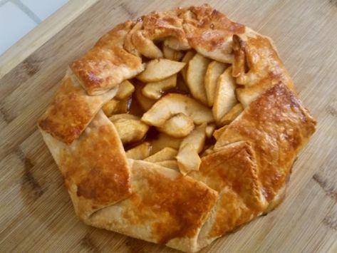 Rustic Pie Recipes, Rustic Apple Tart Recipe, Rustic Apple Pie Recipe, Apple Galette With Pillsbury Pie Crust, Rustic Desserts, English Dessert Recipes, Rustic Apple Pie, Pie Night, Galette Recipes