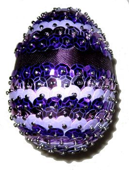 sequin eggs:Glamour is a state of mind Sequin Eggs, Styrofoam Eggs, Sew Ornaments, Blown Eggs, Sequin Ornaments, Pin Crafts, Sequin Crafts, Easter Egg Designs, Easter Egg Crafts