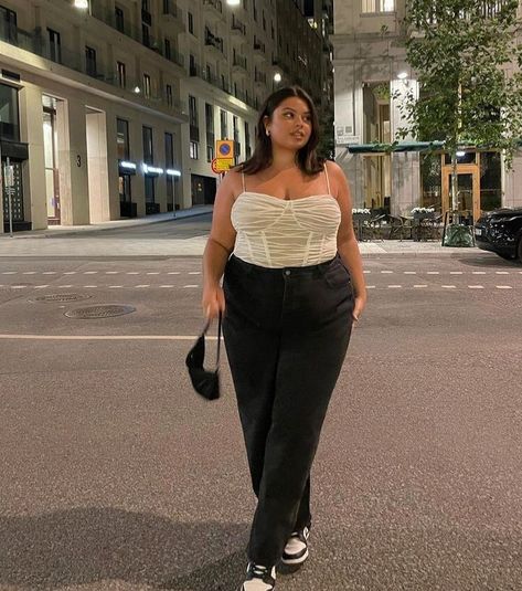 joanna pincerato 🤍 Plus Size Outfit For Concert, Dpr Concert Outfit, Concert Outfits Plus Size, Cute Oversized Outfits, Funk Outfit, Joanna Pincerato, Dpr Concert, Concert Outfit Ideas Plus Size, Curvy Streetwear