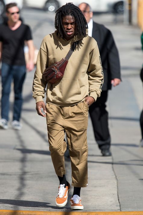 WHO: Daniel Caesar Daniel Caesar Style, Daniel Caesar Outfit, Daniel Caesar Concert, Kanye West Songs, Lord Pretty Flacko, Concert Outfit Ideas, Daniel Caesar, Best Dressed Man, Street Fashion Men Streetwear