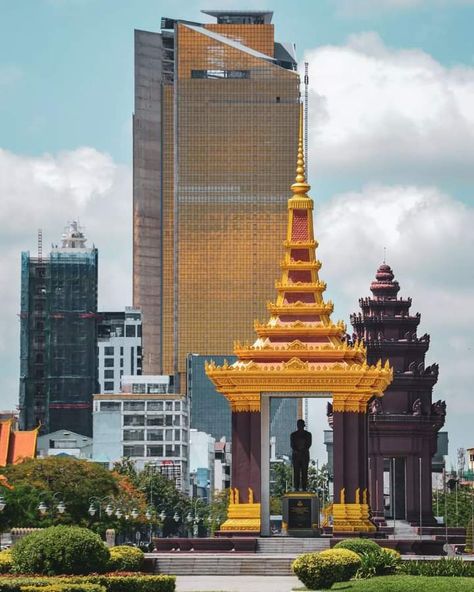 Phnom Penh 🇰🇭 Cambodia 🇰🇭 Cambodia Aesthetic, Cambodia Phnom Penh, Travelling Asia, Phnom Penh City, Hotel Poster, Khmer New Year, Axolotl Cute, Phnom Penh Cambodia, Cambodia Travel