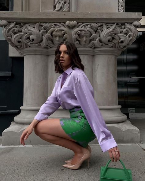 Chic Green Mini Pleated Skirt, Purple Dress Street Style, Chic Purple Mini Skirt, Purple Skirt Street Style, Midsize Outfits, Easter Outfit, Green Outfit, Blue Outfit, Purple Fashion