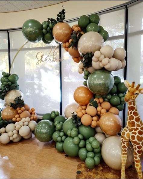 Jungle Party Table Decor, First Year Birthday Decoration Ideas, Wild One Balloon Decor, Trending Party Decor, Safari Birthday Balloons, Safari Birthday Party Decorations, Jungle Theme Decorations, Safari Balloon, Safari Baby Shower Boy