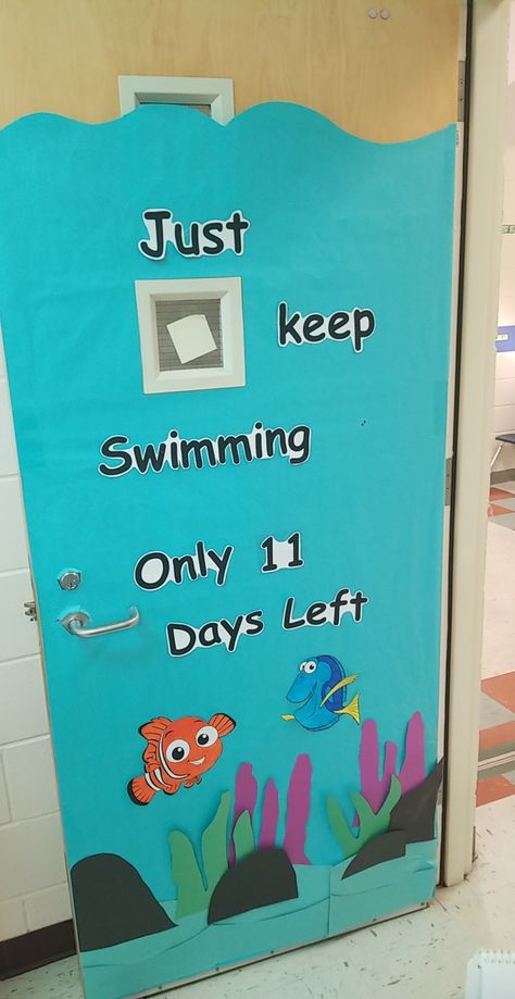 Countdown to summer!!!! Summer Count Down Ideas, Summer Countdown Ideas, Preschool Countdown To Summer, Summer Countdown Bulletin Board, School Countdown Bulletin Board, Countdown To Summer Classroom Door, End Of Year Countdown Bulletin Board, Elementary School Craft, Summer Countdown