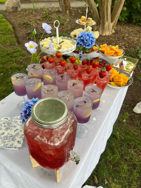 Garden Party Food Ideas Summer, Garden Birthday Party Food Ideas, Garden Party Drinks Station, Summer Themed Dinner Party Ideas, 18th Party Decor, Backyard Summer Party Aesthetic, Summer Birthday Party Food, Summer Birthday Party Ideas Aesthetic, Summer Hosting Ideas