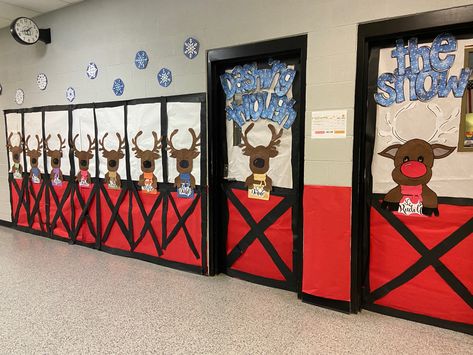 Hall decor for the school Reindeer School Hallway, Reindeer Stall Door Decoration, Christmas Locker Decorations, Deck The Halls School Ideas, Hallway Decorations, Christmas Hallway, Class Crafts, Hall Decorations, Christmas Door Decorating Contest