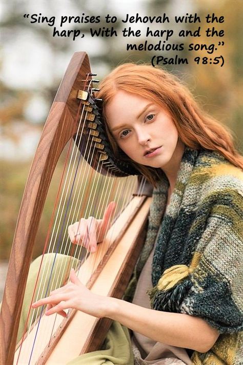 Photography Reference, Celtic Harp, Musician Portraits, Harps Music, Celtic Woman, Fairytale Photography, 캐릭터 드로잉, Body Poses, Arte Fantasy