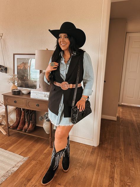 Check out this photo from brianna.purvis Brianna Purvis, Color Palette Wardrobe, Palette Wardrobe, Cowgirl Outfits, Found On Amazon, Top Pick, Spring Summer Outfits, Western Wear, Favorite Products