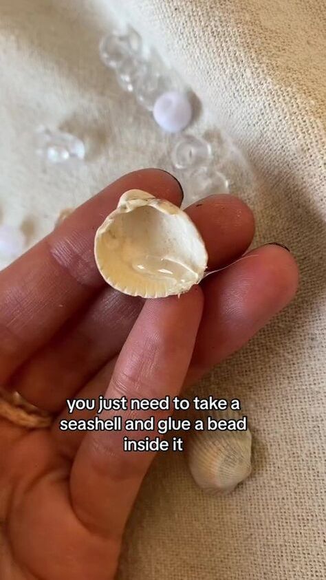 Diy Sea Shell Jewellery, Seashell In Hair, Hair With Shells, Shells In Hair, Shell Jewelry Ideas, Seashell Jewelry Diy, Seashell Creations, Beachy Crafts, Hair Threading