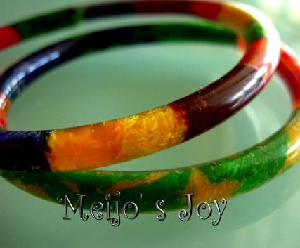 Bracelet out of yarn, PVC pipe, and oil... @Bailey Arritola, this is brilliant! Pvc Pipe Crafts, Craft Fashion, Colorful Bangles, Yarn Bracelets, Tube Bracelet, Girl Scout Ideas, Glass Bangles, Kid Craft, Bangles Making