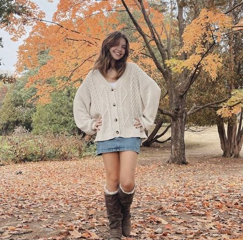 caiti caitibugzz fall autumn aesthetic La Outfit, Town Outfits, Early Fall Outfits, Winter Fits, Autumn Cozy, Early Fall, Autumn Outfit, Outfit Inspo Fall, Aesthetic Outfits