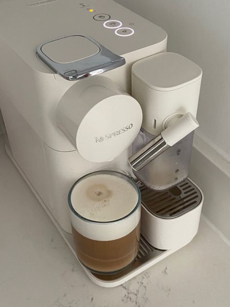 Modern Coffee Corner Design, White Coffee Machine, Aesthetic Coffee Machine, Aesthetic Coffee Maker, Clean Girl Kitchen, Coffee Maker Aesthetic, Nespresso Aesthetic, Coffee Station Aesthetic, Coffee Machine Aesthetic