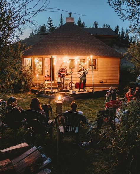 Nothing beats a backyard concert 😍🙌🏼 🌍Wilson, Wyoming 📸 Cole Backyard Music Stage, Backyard Concert Ideas, Home Concert Ideas, Live Session Music Set, Outdoor Music Area, Backyard Concert, Tiny Deck, Concert Outdoor, Wilson Wyoming