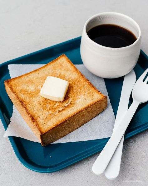 The softest, fluffiest recipe for shokupan. If you've tried a lot of other recipes without success, try this one, its the Japanese bread anyone can make. Shokupan Bread, Shokupan Recipe, Bread And Coffee, Toast With Butter, Japanese Bread, Chicken Snacks, Milk Bread, Bread Toast, How To Make Bread