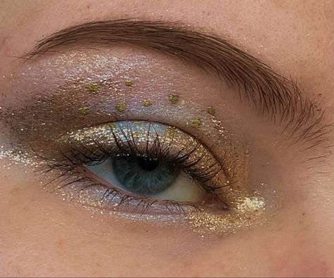 #makeup #eyemakeup #eyeshadow #artsy #gold #blue Bronze And Blue Eye Makeup, Gold And Blue Eyeshadow Looks, Blue And Gold Makeup Ideas, Gold And Blue Makeup Looks, Blue And Yellow Eyeshadow Looks, Gold Blue Makeup, Blue And Gold Makeup Looks, Gold And Blue Makeup, Blue And Gold Eye Makeup