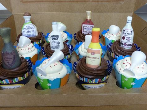 Alcohol topper cupcakes - 21st birthday idea? Birthday Alcohol, Fathers Day Cupcakes, Boozy Cupcakes, Dessert Treats, Decorated Cupcakes, Cupcake Queen, Cupcake Wars, 21st Party, Dinner Party Themes