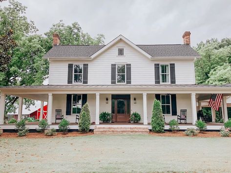 Allie | Farmhouse4010 on Instagram: “I’ve been getting a lot of questions lately on our paint colors! All white exterior color is SW Alabaster and shutters are SW Tricorn…” Farmhouse 4010, All White Exterior, Sw Tricorn Black, Big Farmhouse, Future Farmhouse, Gorgeous Homes, Farmhouse Designs, Happy March, Outdoor Designs