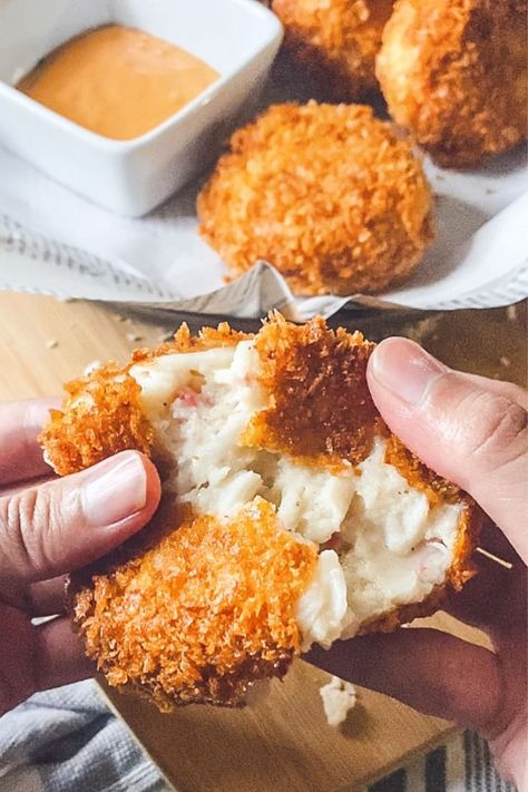 Crab Cream Croquette, Easy Asian Finger Food, Japanese Savory Snacks, Crab Croquettes Recipe, Crab Crunchies, Japanese Finger Food, Crab Appetizer Recipes, Imitated Crab Recipes, Crab Croquettes