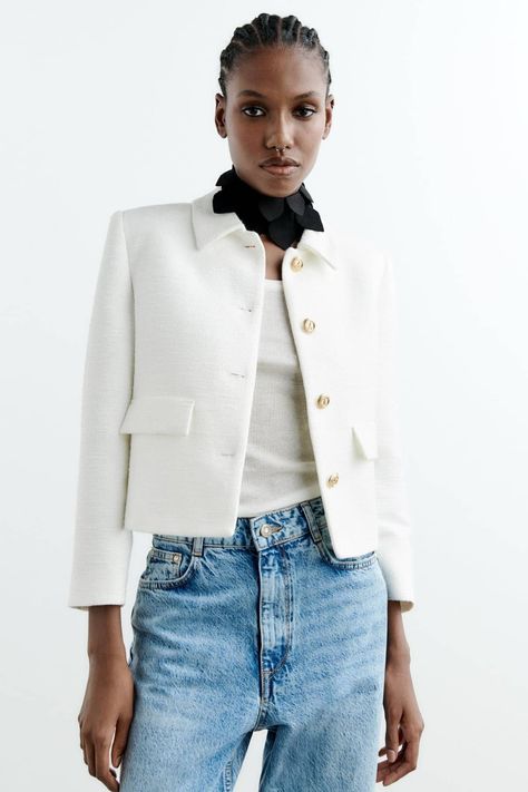 White Puffer Jacket Outfit, Gilet Outfit Women, Short Jacket Outfit, White Jacket Outfit, White Blazer Outfits, Edgy Leather Jacket, Zara Fall, Puffer Jacket Outfit, Basket Style