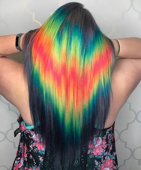 Shine Line Hair Is The Newest Trend Going Viral On Instagram Holographic Hair, Temporary Hair Dye, New Hair Trends, Neon Hair, Hair Color Crazy, Creative Hair, Multicolored Hair, Unique Hair, Amazing Hair