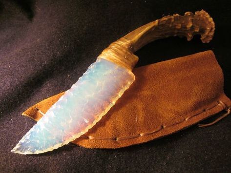 Rpg Items, Flint Knapping, Pretty Knives, Alien Planet, Planet Blue, Cool Knives, Knife Making, Native American Indians, Rocks And Minerals