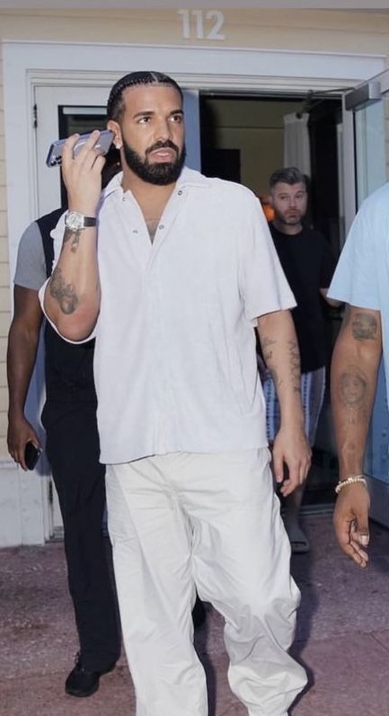 Drake Summer Outfit, Drake Style, Airmax 90s Outfit Men, Drake Fits, Drake Outfits, Drake Outfit, Summer Dress Outfits Casual, Drake Fashion, All White Party Outfits