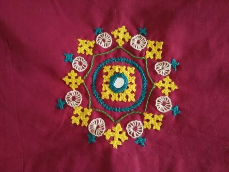 Kacchi bharat on an embroidery blouse Bavliya Bharat, Balochi Embroidery Design, Katchi Work Design, Kacchi Work Design, Gujrati Embroidery, Bavariya Work, Sindhi Embroidery, Kutchi Work, Kasuti Embroidery