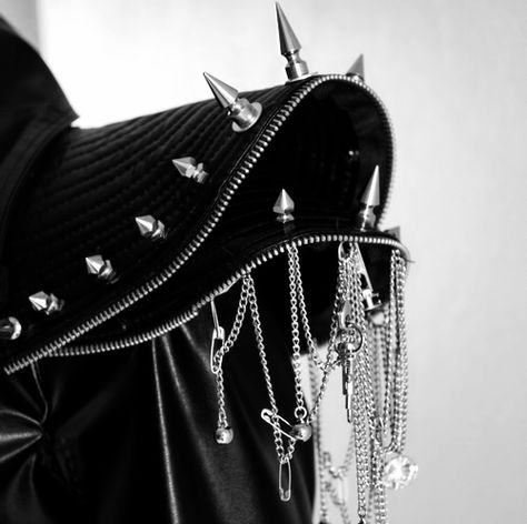 Studs And Spikes, Catty Noir, Broad Shoulders, Style Rock, Dark Fashion, Military Fashion, Punk Fashion, Fashion Details, Costume Design