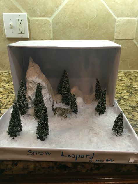 Snow Leopard Diorama Snow Leopard Habitat, Shoe Box Diorama, Christmas Village Display Ideas Diy, Snow Bar, Holiday Hot Cocoa Bar, Trees Tutorial, Diarama Ideas, Christmas Village Display Ideas, Village Display Ideas