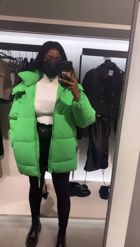 Green Puffer Outfit, Short Puffer Jacket Outfit, Green Puffer Jacket Outfit, Puffer Jacket Aesthetic, Green Jacket Outfit, Puffer Outfit, Green Puffer Jacket, Puffer Jacket Outfit, Short Puffer Jacket