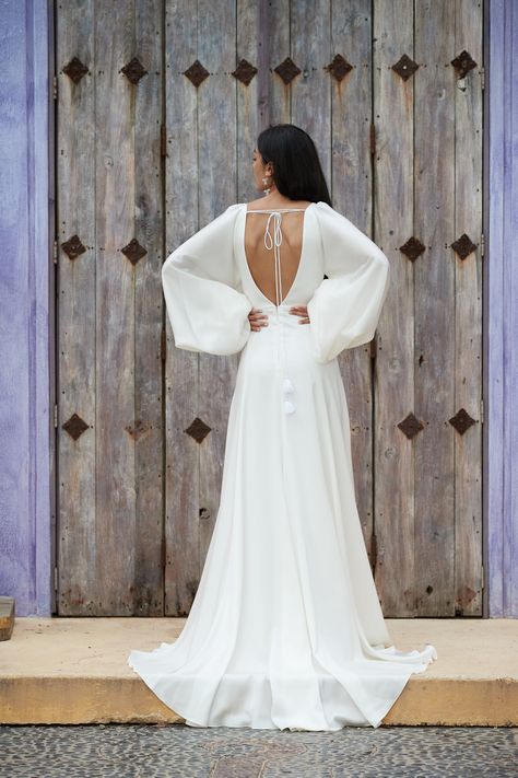 9 Wedding Dress Trends Picking Up Steam For the 2022 Bride Willowby By Watters, By Watters, Bridal Gallery, Ivory Wedding Dress, Modern Wedding Dress, Modern Dress, Bridal Wedding Dresses, Bridal Designs, Bridal Shop